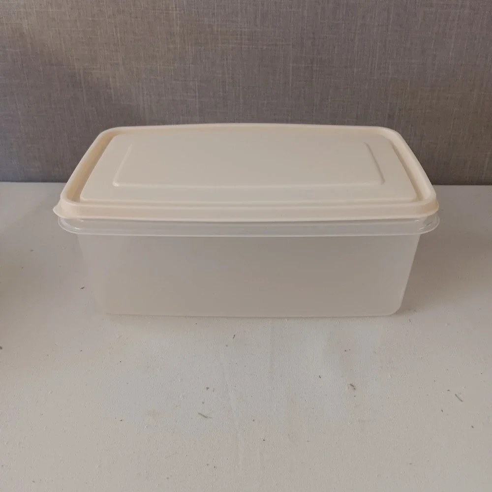 Rubbermaid Servin Saver #12 60 Oz Rectangular Container + Lid Almond Vintage USA